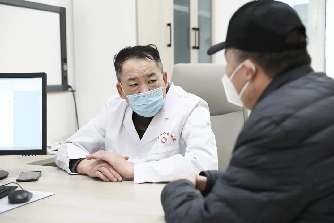 患者如潮，就診場(chǎng)面火爆！市二院著名專家診區(qū)百余位專家陸續(xù)來(lái)院出診(圖4)