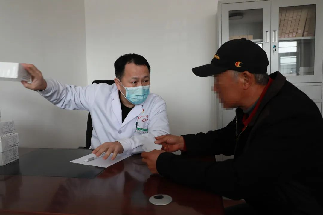 踐行黨的二十大精神，市二院黨員開展大型公益出診！(圖1)