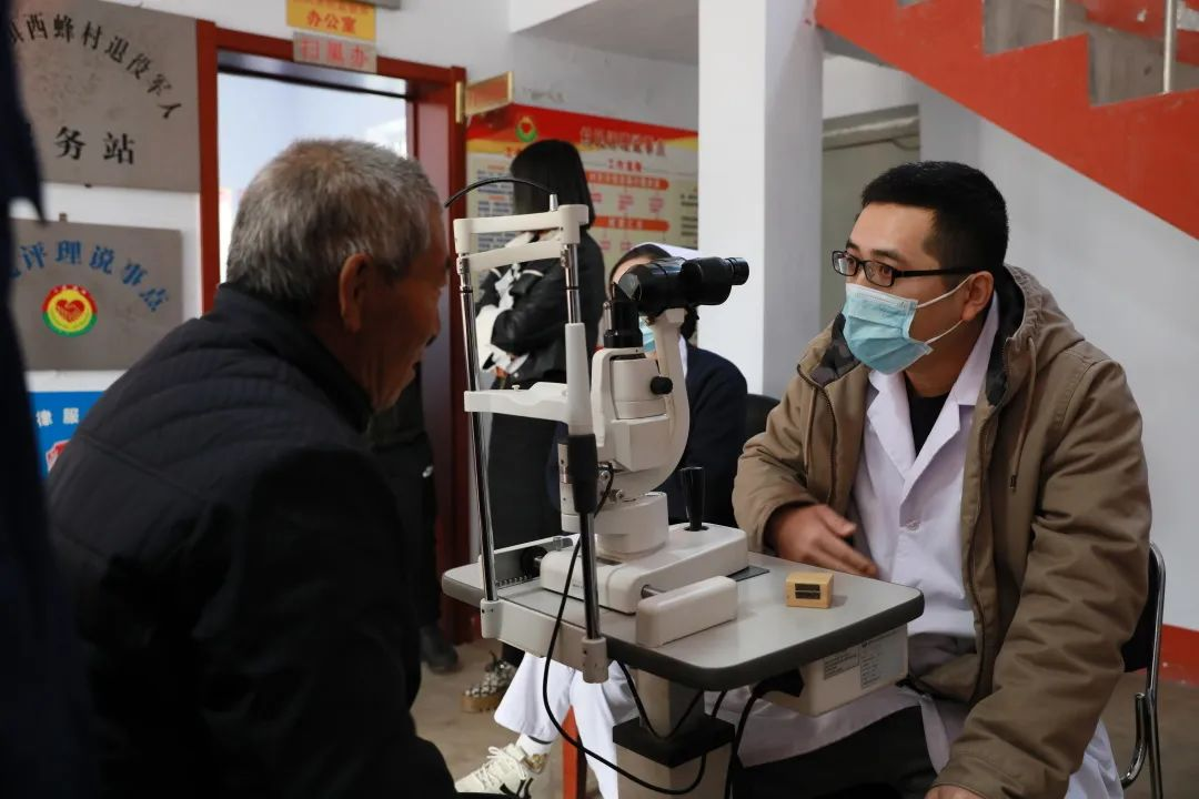 踐行黨的二十大精神，市二院黨員開展大型公益出診！(圖6)